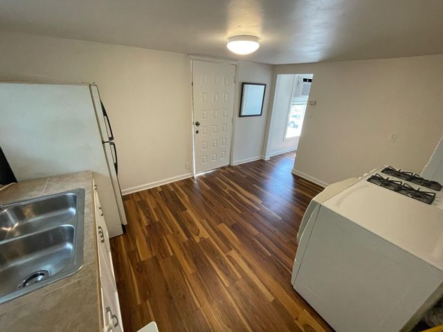 6404 Ponca ST B, Austin, TX 78741