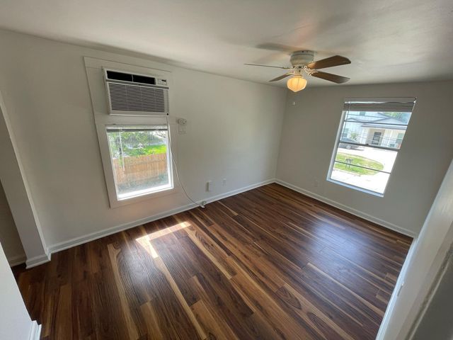 6404 Ponca ST B, Austin, TX 78741