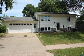 208 E Marialane Dr, Brandon, SD 57005