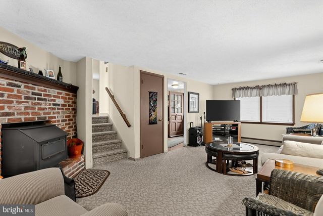 34 FAWN DR, Southampton, PA 18966