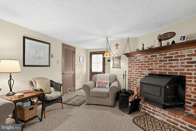 34 FAWN DR, Southampton, PA 18966