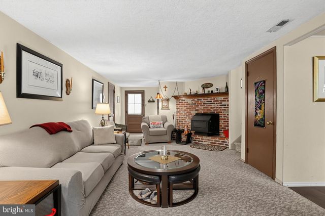 34 FAWN DR, Southampton, PA 18966