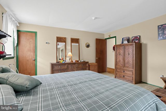 34 FAWN DR, Southampton, PA 18966