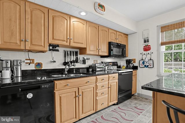 34 FAWN DR, Southampton, PA 18966