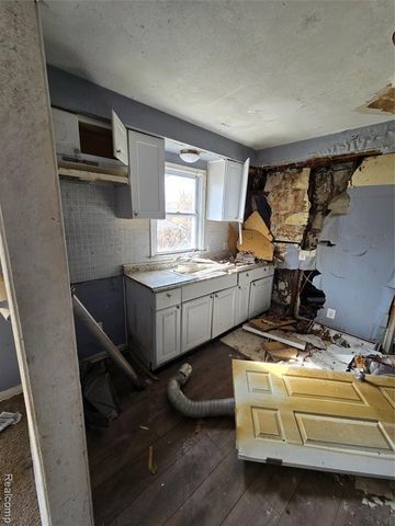 17325 Barlow Street, Detroit, MI 48205