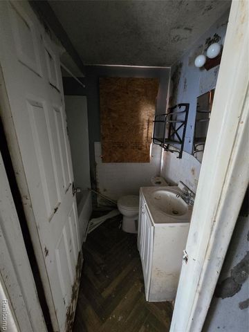 17325 Barlow Street, Detroit, MI 48205