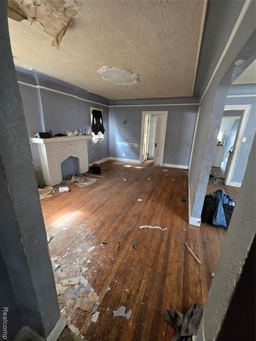 17325 Barlow Street, Detroit, MI 48205