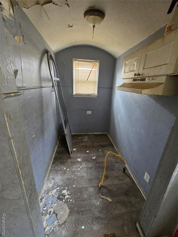 17325 Barlow Street, Detroit, MI 48205