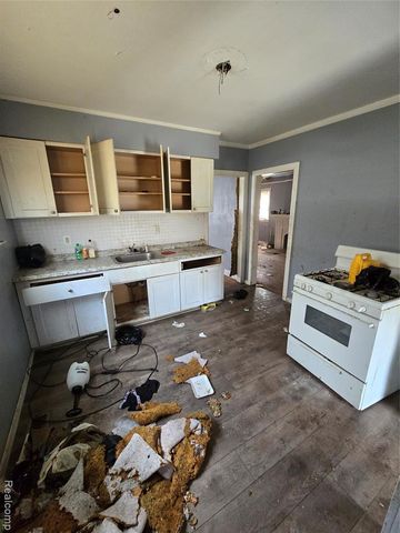 17325 Barlow Street, Detroit, MI 48205