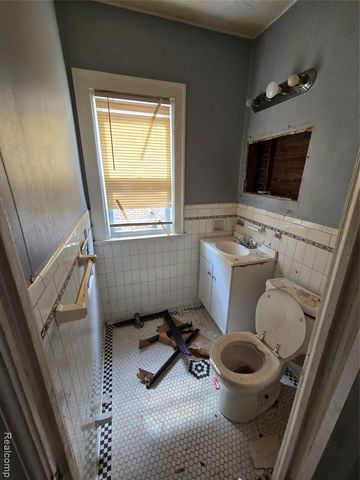 17325 Barlow Street, Detroit, MI 48205