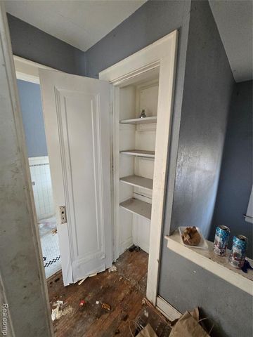 17325 Barlow Street, Detroit, MI 48205