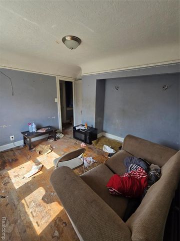 17325 Barlow Street, Detroit, MI 48205