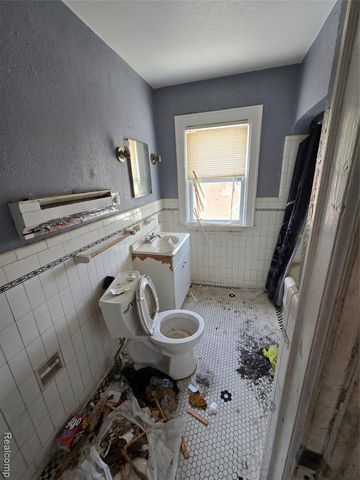 17325 Barlow Street, Detroit, MI 48205