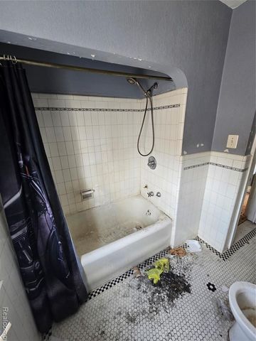 17325 Barlow Street, Detroit, MI 48205