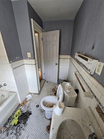 17325 Barlow Street, Detroit, MI 48205