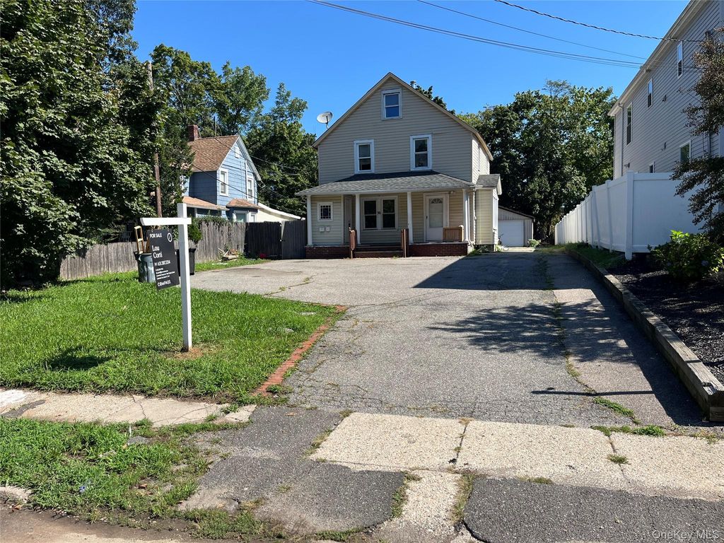 56 Lowndes Avenue, Huntington Station, NY 11746 — exterior