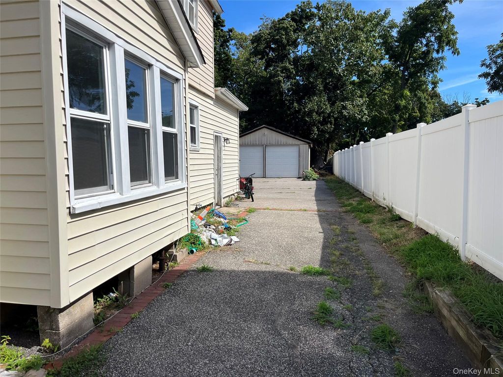 56 Lowndes Avenue, Huntington Station, NY 11746 — photo 4