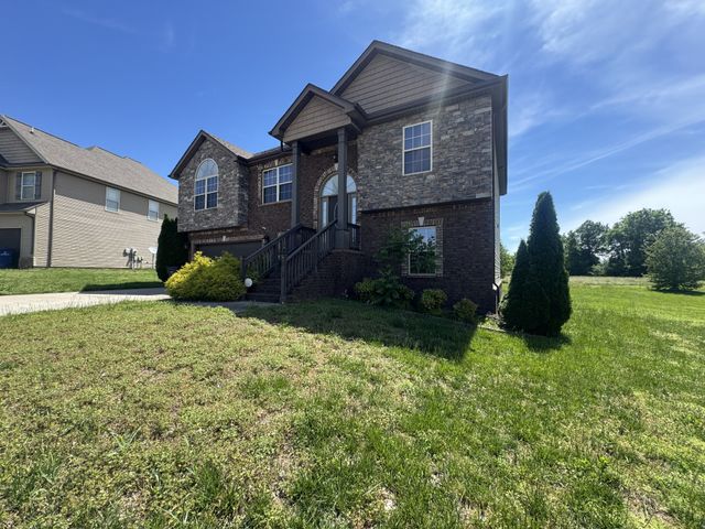 2937 McManus Cir, Clarksville, TN 37042