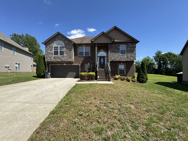 2937 McManus Cir, Clarksville, TN 37042