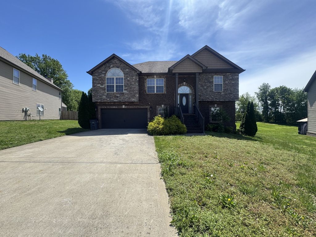 2937 McManus Cir, Clarksville, TN 37042