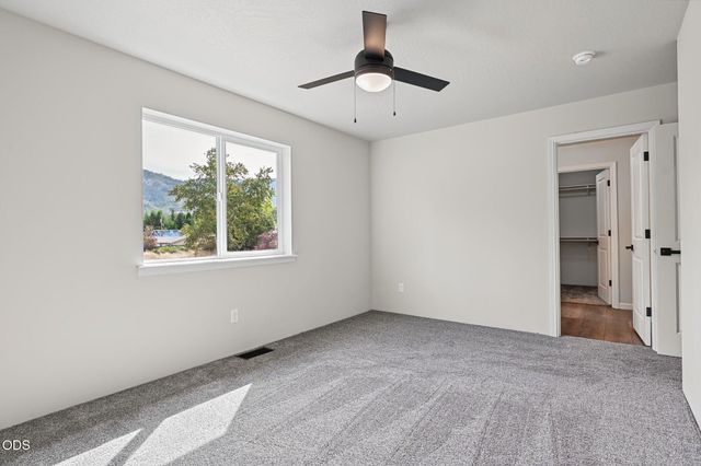 167 SE Champagne Court, Grants Pass, OR 97527