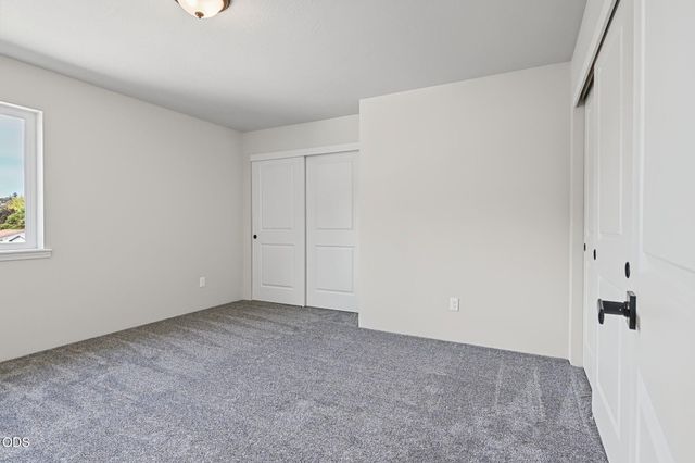 167 SE Champagne Court, Grants Pass, OR 97527
