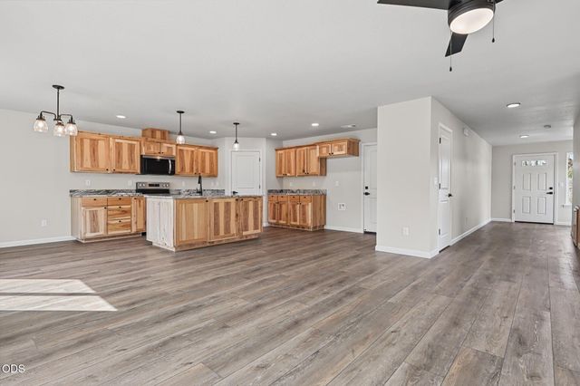 167 SE Champagne Court, Grants Pass, OR 97527