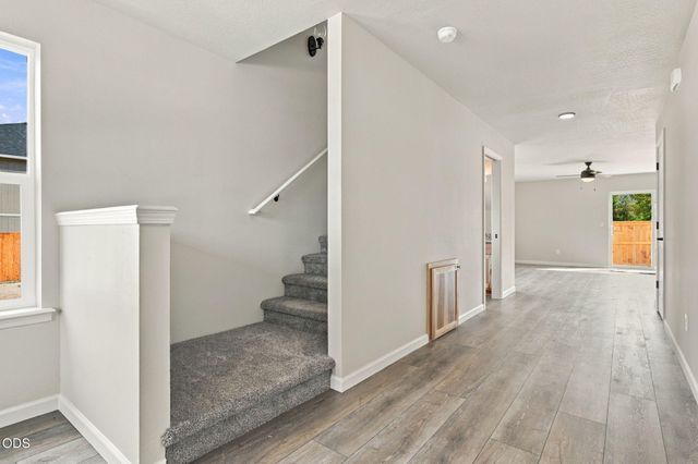 167 SE Champagne Court, Grants Pass, OR 97527