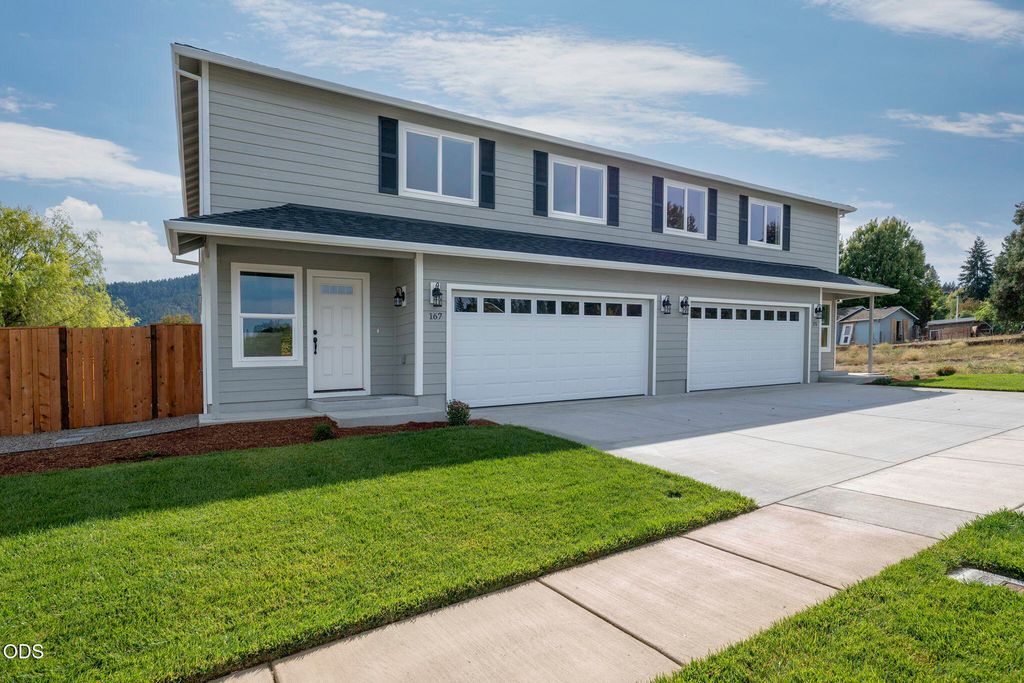 167 SE Champagne Court, Grants Pass, OR 97527