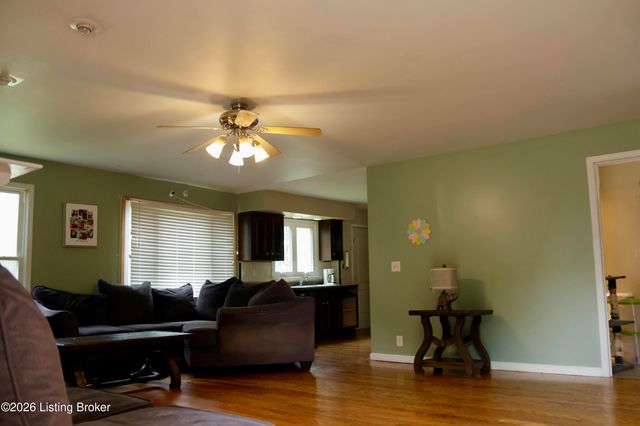 99 Olympia Dr, Bardstown, KY 40004