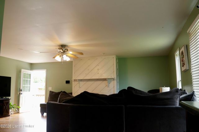 99 Olympia Dr, Bardstown, KY 40004