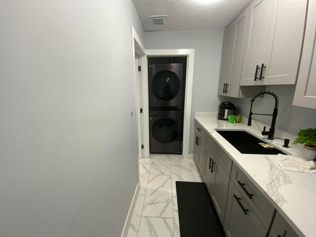 5730 E Fernley Drive E 12, West Palm Beach, FL 33415