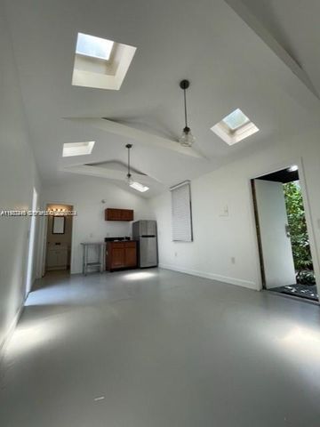 118 NW 24th St 2, Miami, FL 33127