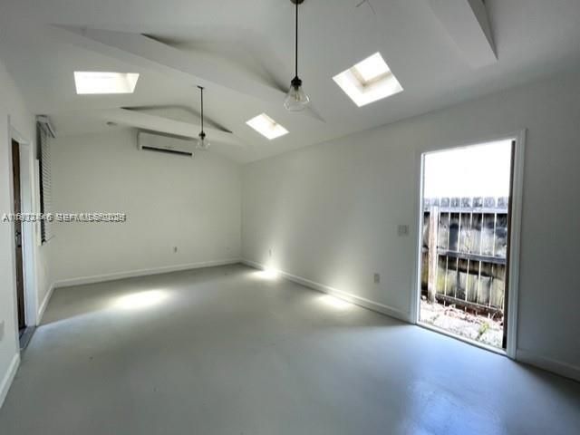 118 NW 24th St 2, Miami, FL 33127