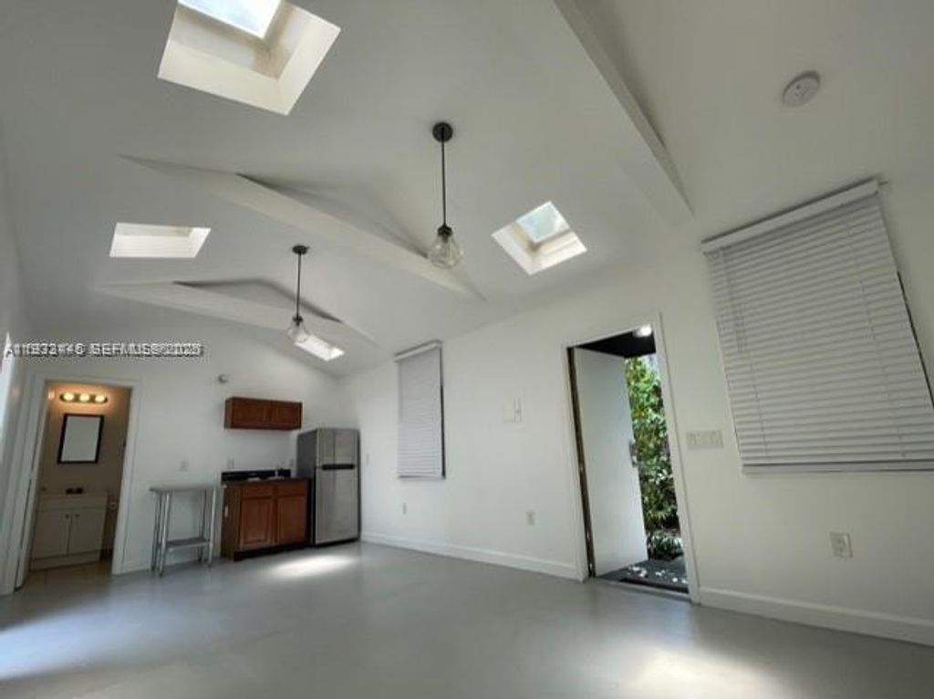 118 NW 24th St 2, Miami, FL 33127