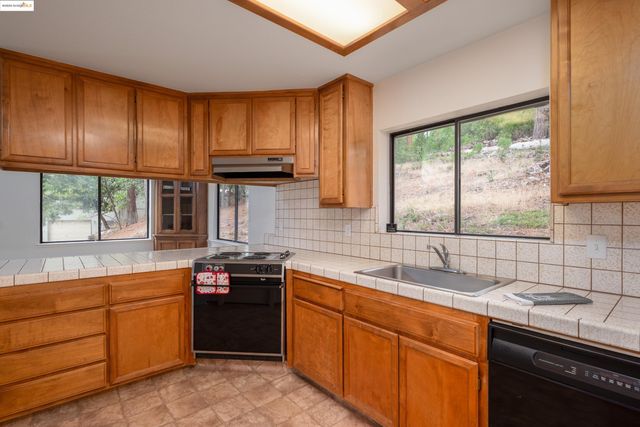 19160 Middle Camp Sugar Pine Rd, Twain Harte, CA 95383