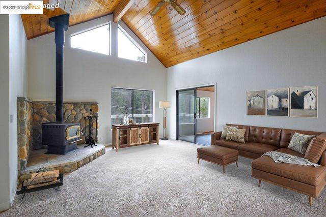 19160 Middle Camp Sugar Pine Rd, Twain Harte, CA 95383