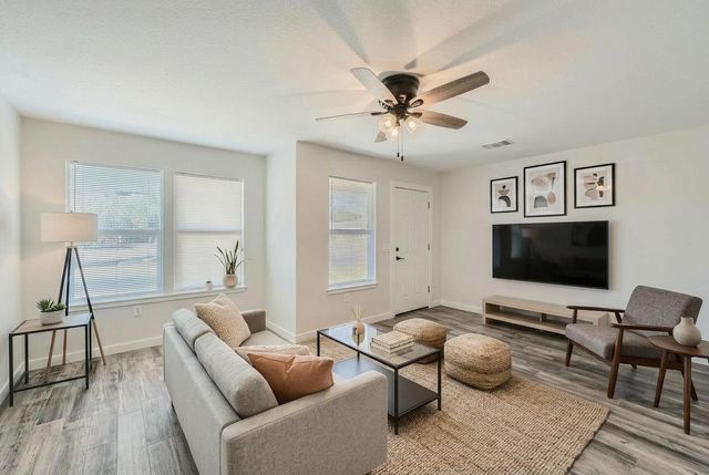 109 Fisher ST A & B, Elgin, TX 78621