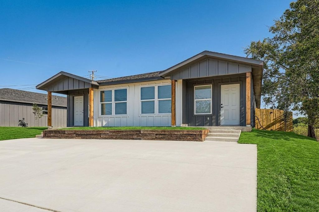 109 Fisher ST A & B, Elgin, TX 78621