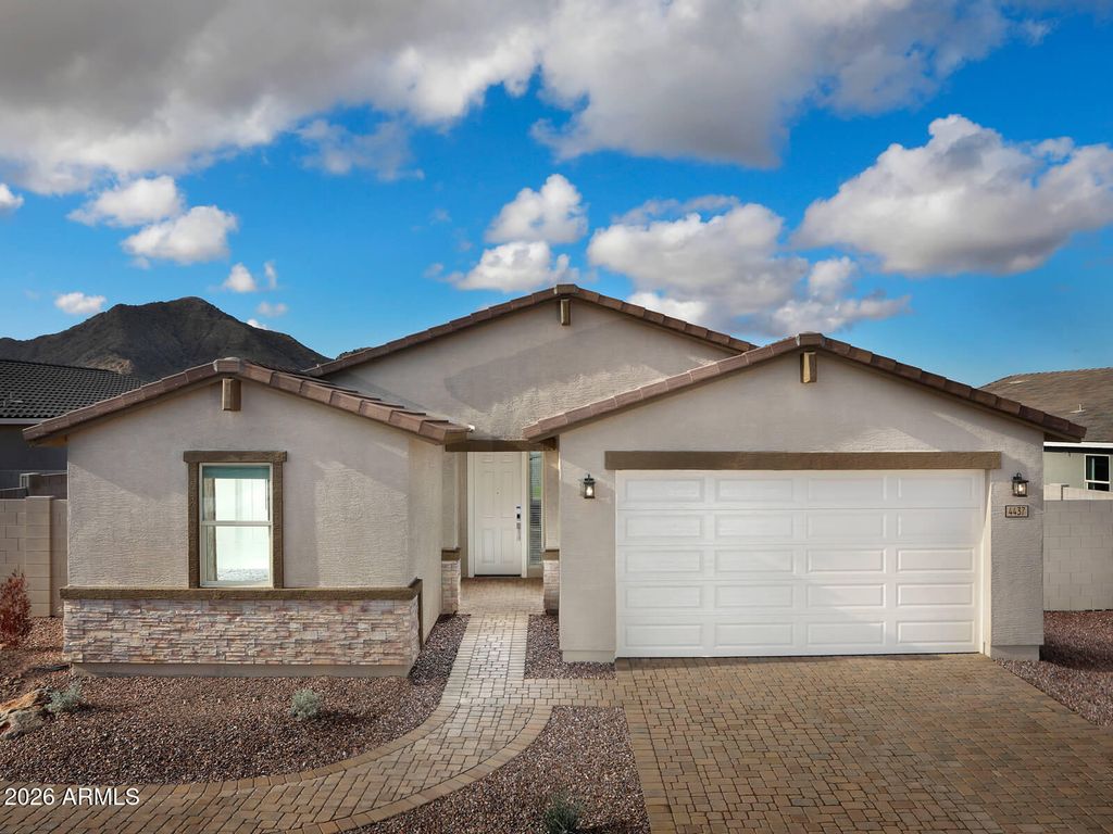 4437 W HUNTER Trail, San Tan Valley, AZ 85144
