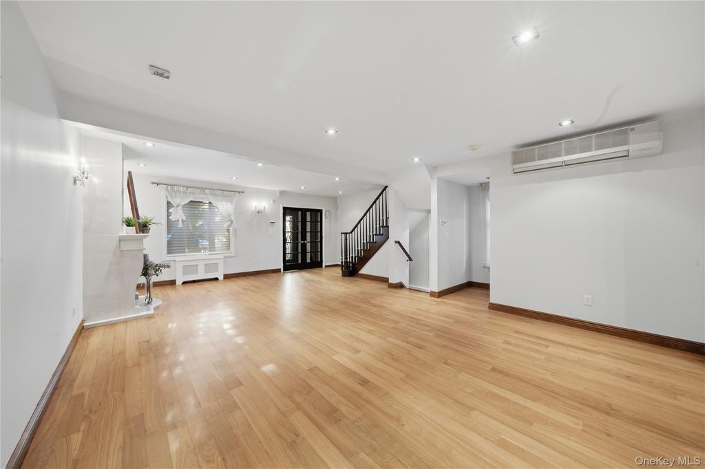 60-39 69th Lane, Maspeth, NY 11378 — photo 2