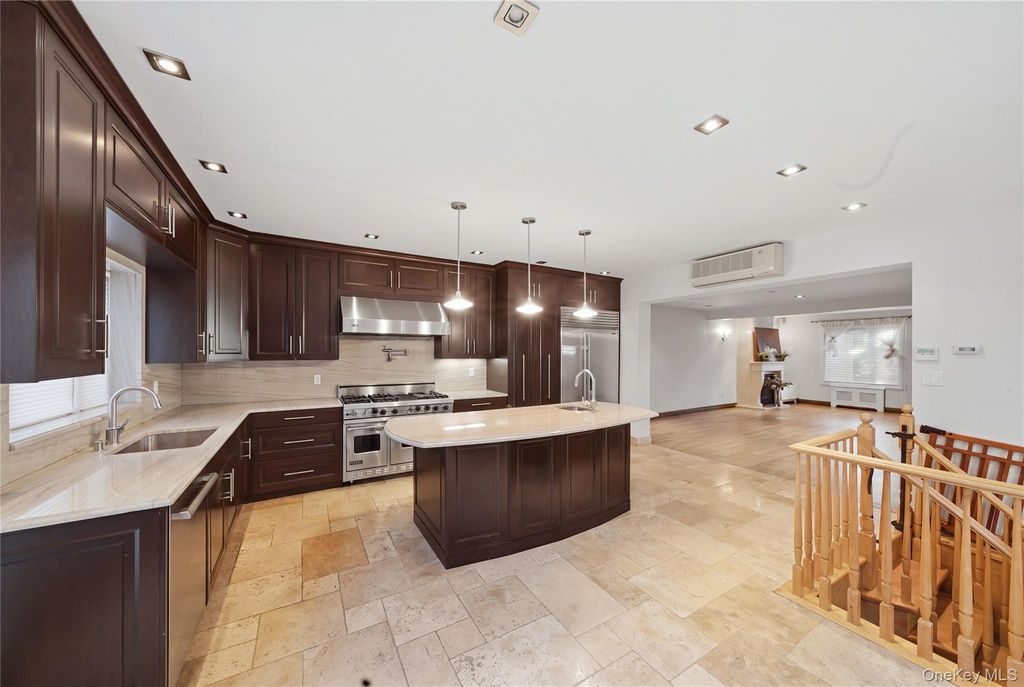 60-39 69th Lane, Maspeth, NY 11378 — photo 4