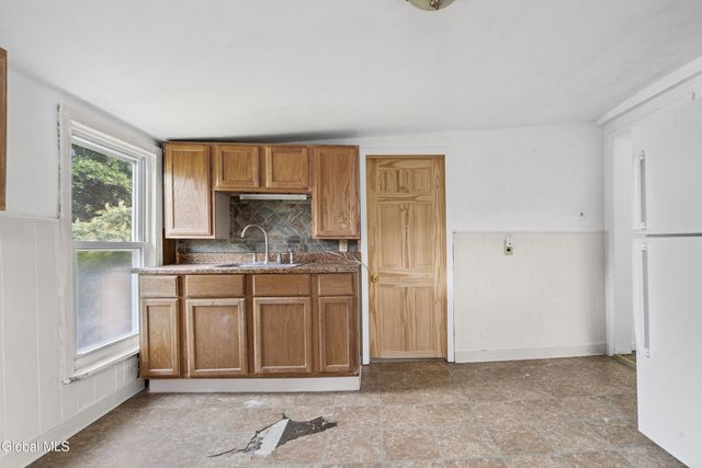 6 Hill Street, Waterford, NY 12188