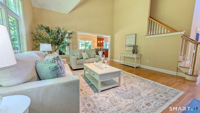 38 Avalon Drive, Middlebury, CT 06762