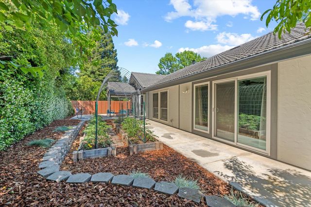 7433 Walnut Rd, Fair Oaks, CA 95628