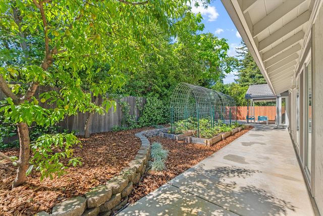 7433 Walnut Rd, Fair Oaks, CA 95628