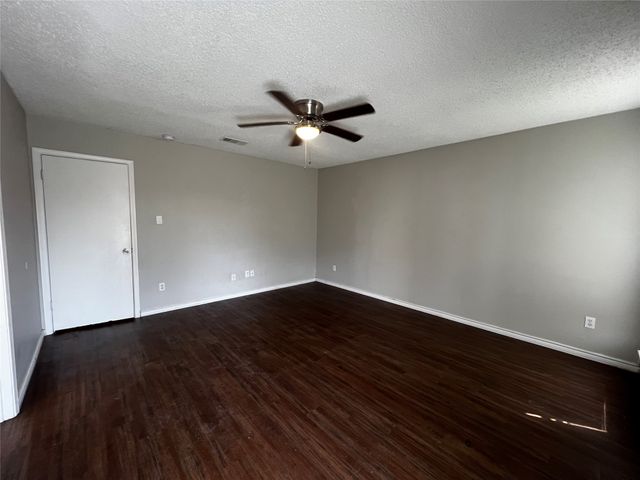 3605 Woodmoor Road, Fort Worth, TX 76133