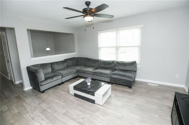 204 NW 114th Terrace, Kansas City, MO 64155