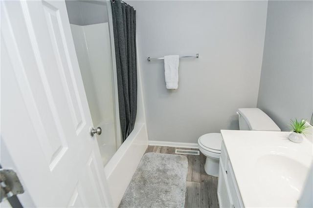 204 NW 114th Terrace, Kansas City, MO 64155