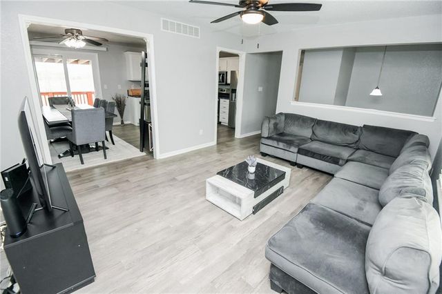 204 NW 114th Terrace, Kansas City, MO 64155